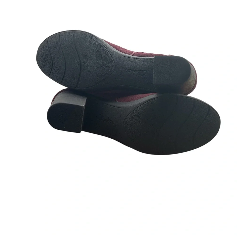 Clarks Rich Burgundy suede season color Ankle Booties size‎ 8